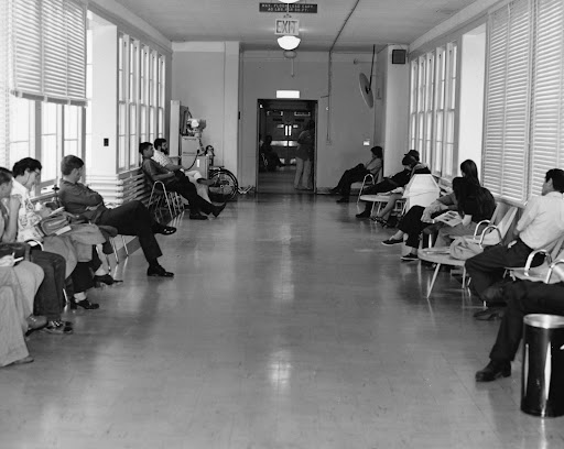 A queue of patients waiting to see the doctor. Image credit: Unspash